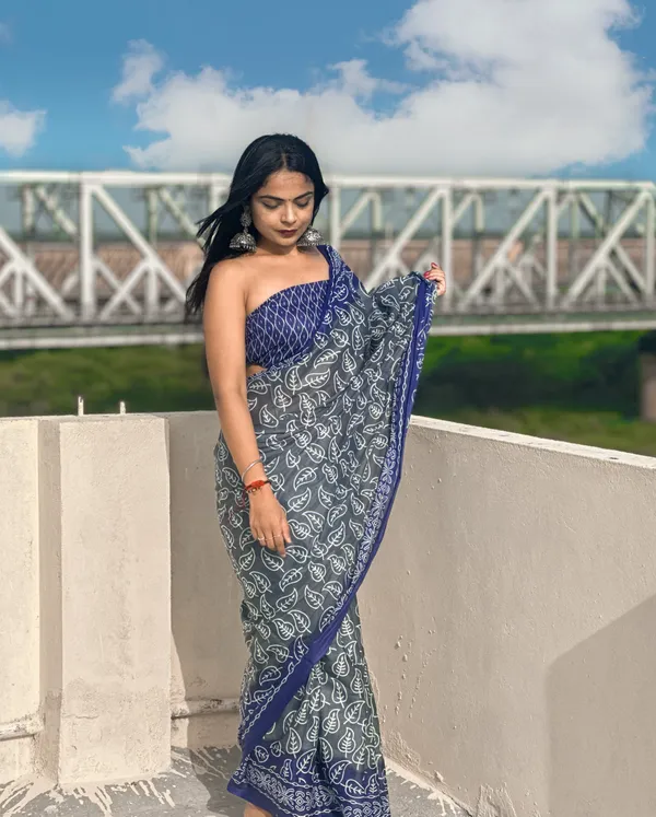 HANDICRAFT_WOMEN'S_Ikkat_PRINT_PURE_SOFT_COTTON_SAREE_WITH_BLOUSE_PIECE_With_Blouse_Piece